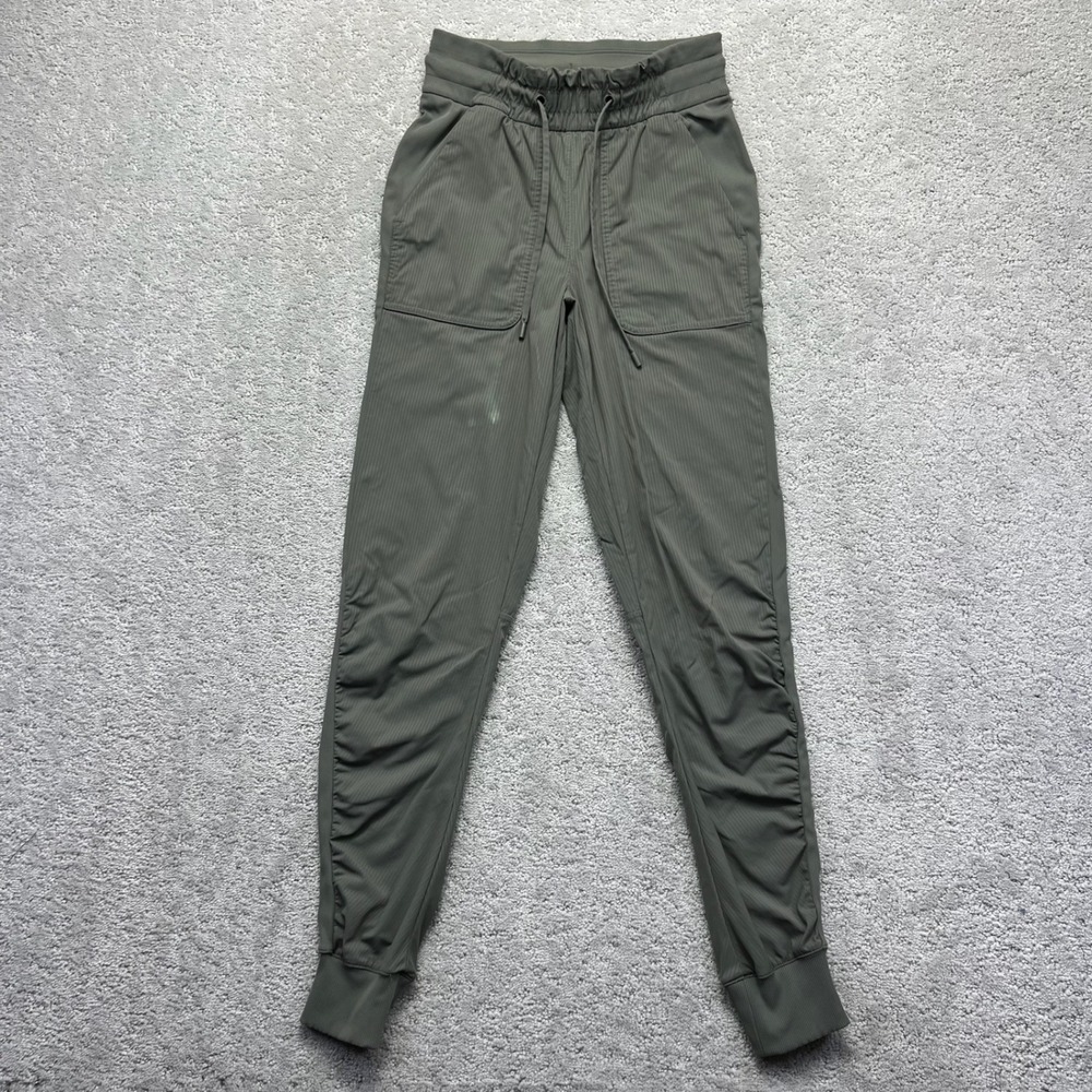 Lululemon Jogger‎ Women Size 2 Green Sage Beyond the Studio Ribbed Ruched Pants